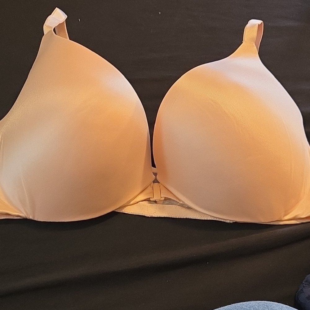 Victoria's Secret Light Tan Bra Color Coral/ligth Orange
